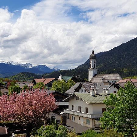 Bunter Hirsch Ferienwohnung Im Garmischer Zentrum Ngoại thất bức ảnh