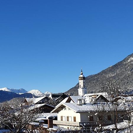 Bunter Hirsch Ferienwohnung Im Garmischer Zentrum Ngoại thất bức ảnh