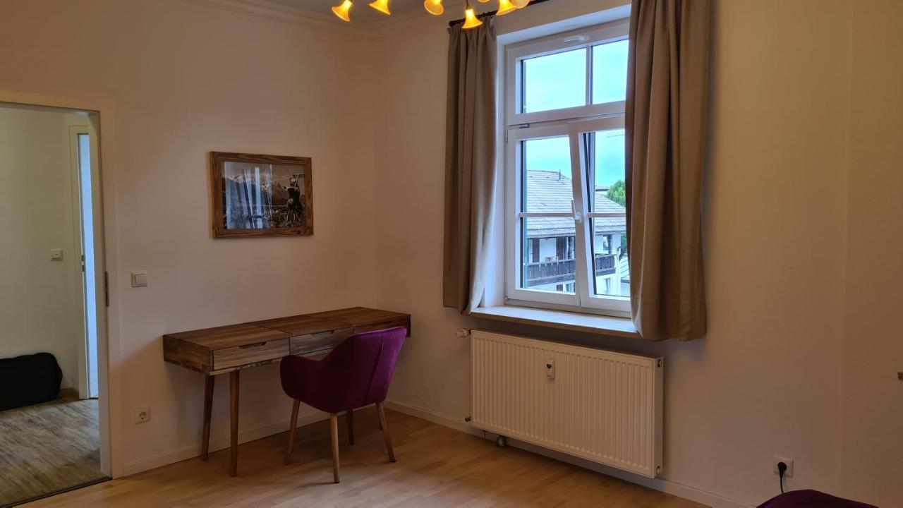 Bunter Hirsch Ferienwohnung Im Garmischer Zentrum Ngoại thất bức ảnh