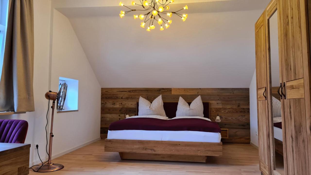 Bunter Hirsch Ferienwohnung Im Garmischer Zentrum Ngoại thất bức ảnh