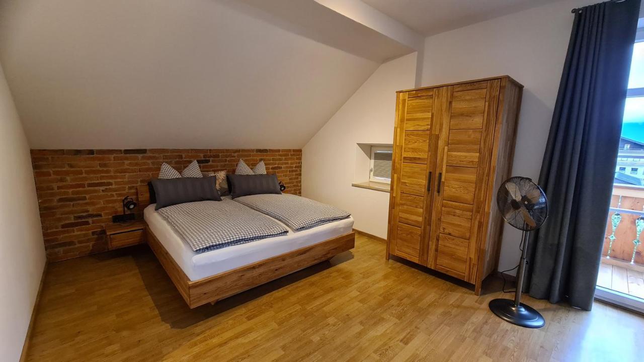 Bunter Hirsch Ferienwohnung Im Garmischer Zentrum Ngoại thất bức ảnh