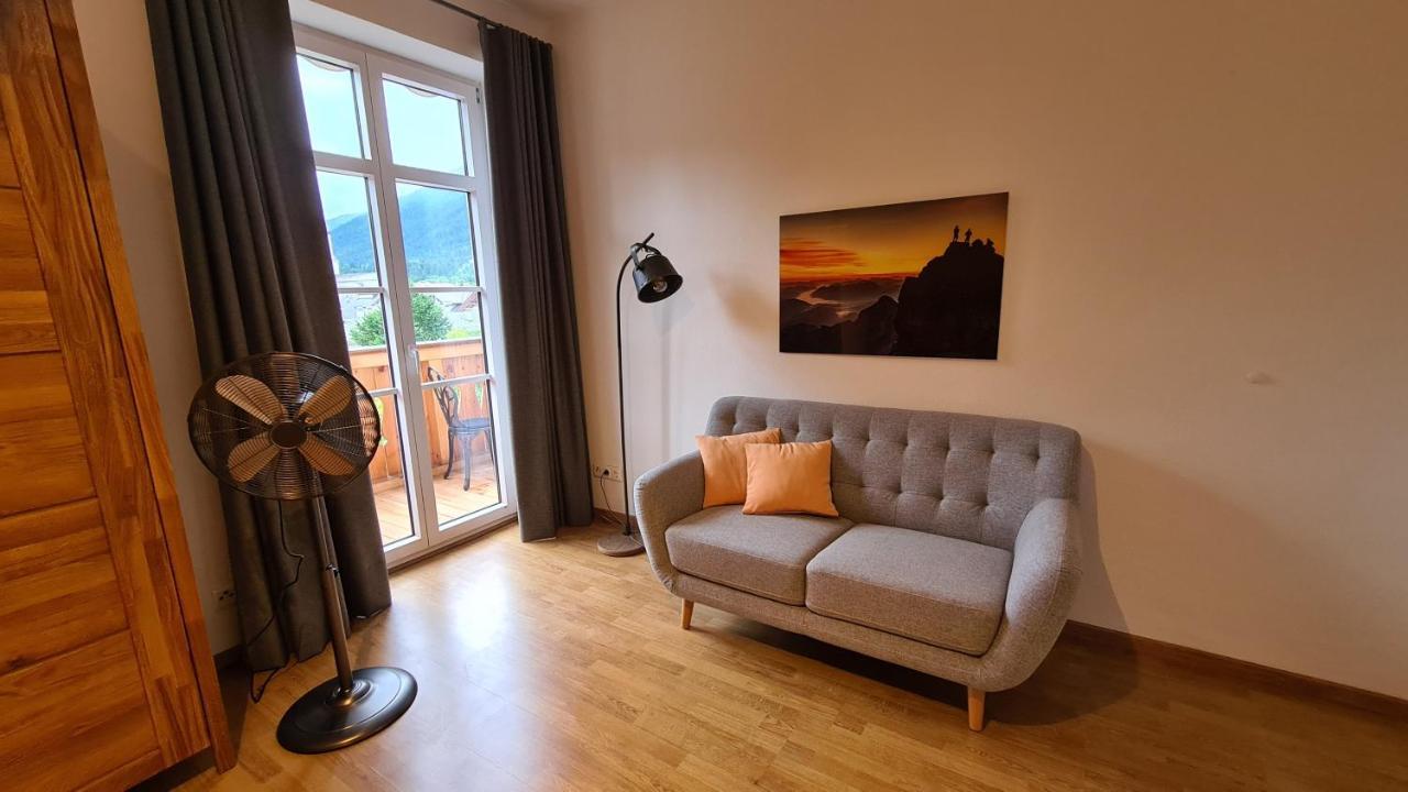 Bunter Hirsch Ferienwohnung Im Garmischer Zentrum Ngoại thất bức ảnh