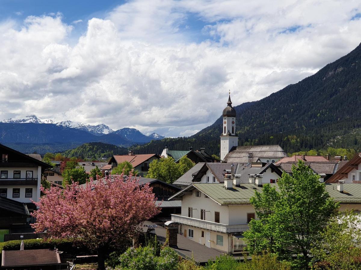 Bunter Hirsch Ferienwohnung Im Garmischer Zentrum Ngoại thất bức ảnh
