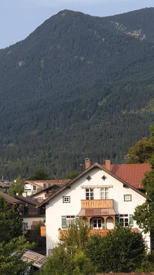 Bunter Hirsch Ferienwohnung Im Garmischer Zentrum Ngoại thất bức ảnh