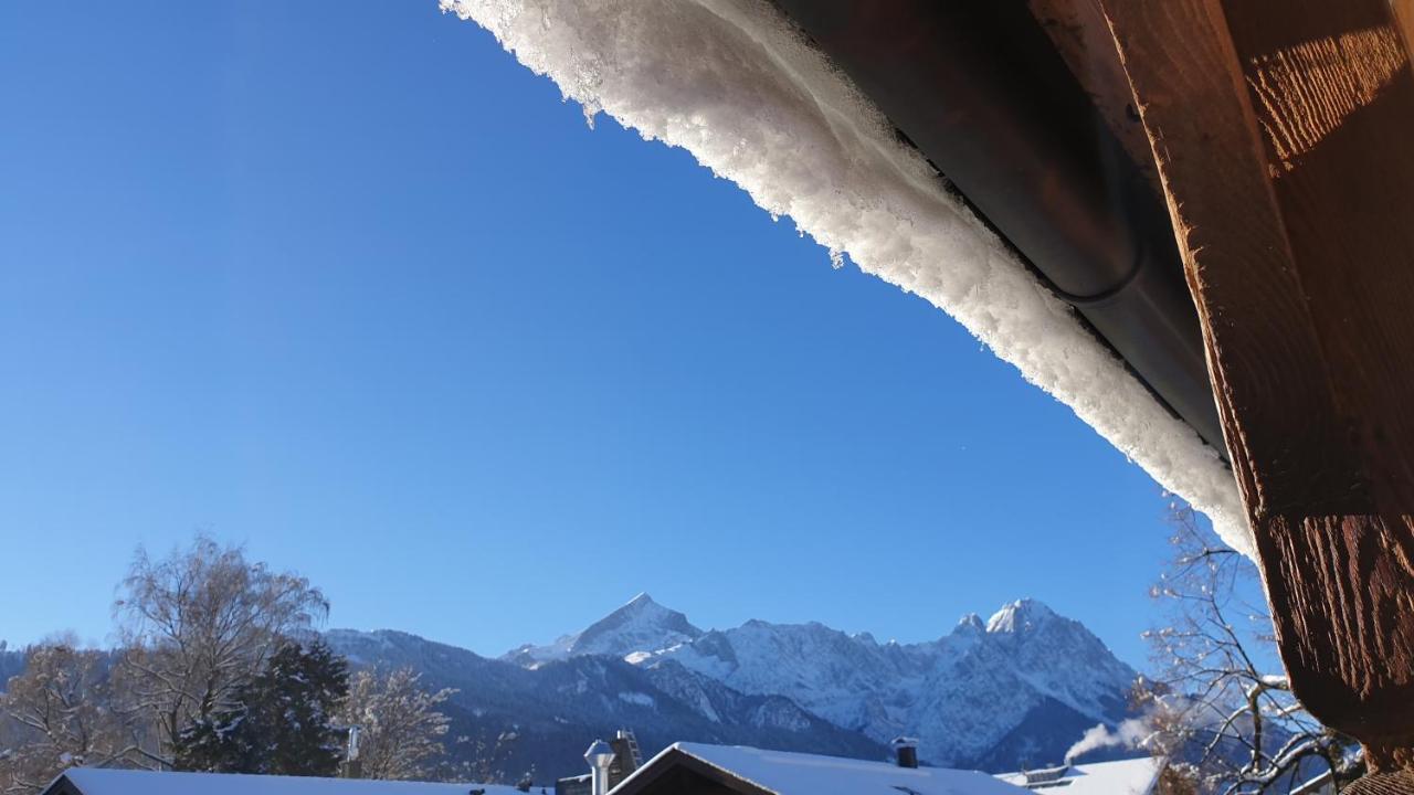 Bunter Hirsch Ferienwohnung Im Garmischer Zentrum Ngoại thất bức ảnh