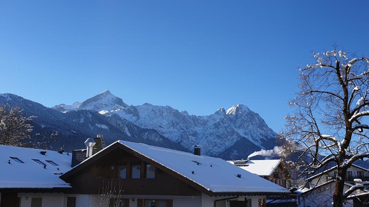 Bunter Hirsch Ferienwohnung Im Garmischer Zentrum Ngoại thất bức ảnh
